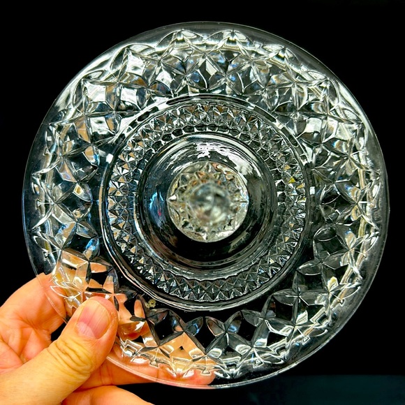 Vintage ANCHOR HOCKING “ Wexford” clear pressed glass lidded candy dish - Picture 4 of 7